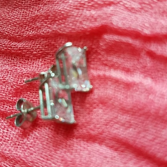 Earrings - Picture 5 of 6